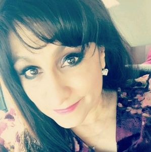 Meet your Posher, Dominique